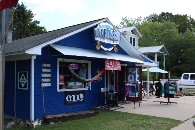 NORTH SHORE OUTFITTERS