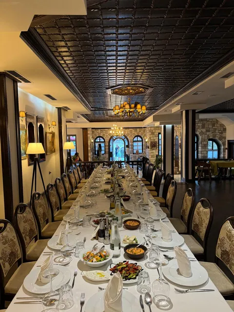 Onufri Hotel & Restaurant