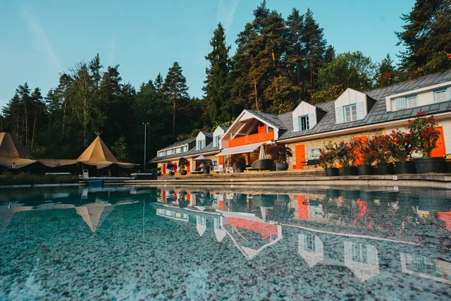 Food and Dancing Factory