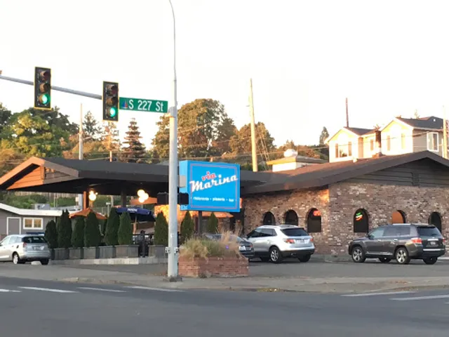 via Marina Wood Fired Pizza & Italian Cafe
