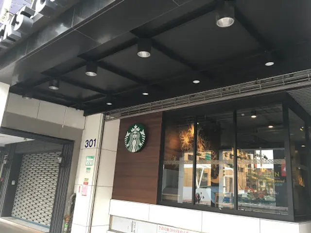 STARBUCKS Roosevelt Store
