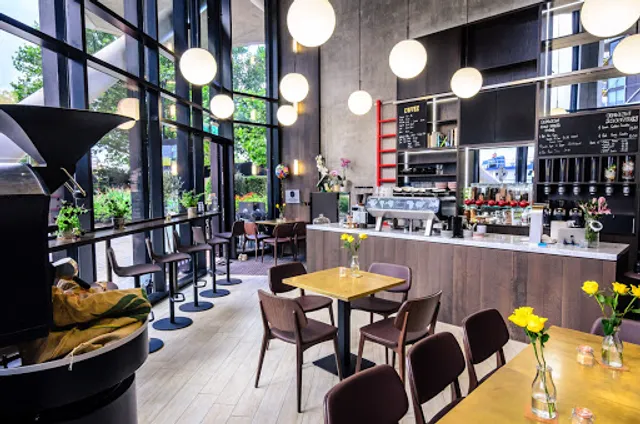 The Black Cab Coffee Co - Iconic Mobile Coffee Vans, Nine Elms Battersea Coffee Shop, Coffee Roaster, Evening Beers & Burgers