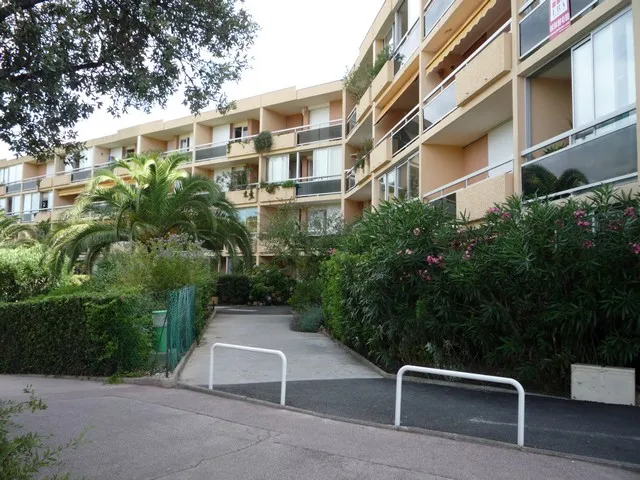 Location de Vacances La Favière 350m Mer