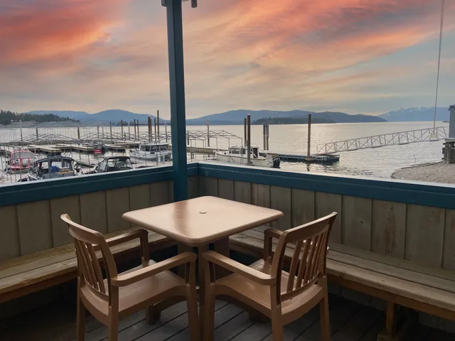 Drift Lakeside Kitchen and Bar