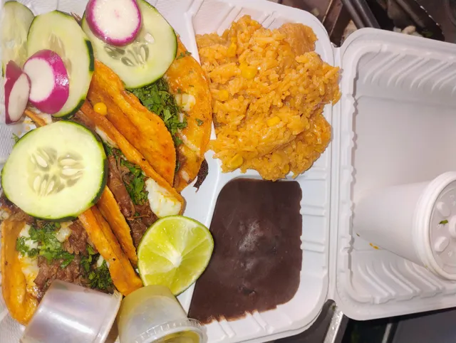 El Patron Deli Mexicano and Salvadoreño