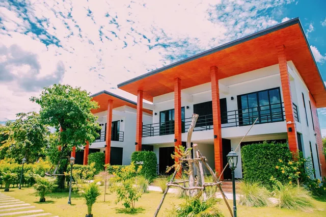 โรงแรมบ้านเพลิน ตาคลี • BAANPLOEN •