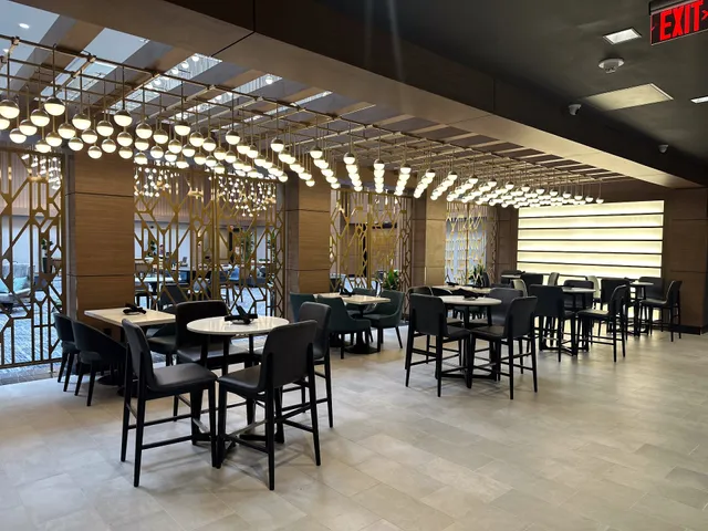 Bar Louie Hoffman Estates