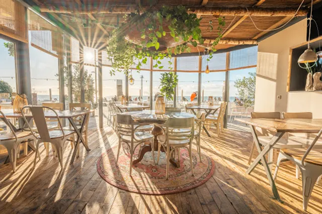 Gestrand, eten aan zee.