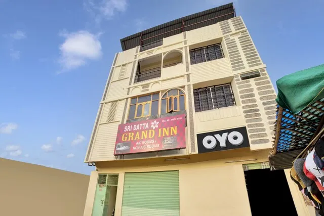 SPOT ON Sri Datta Grand Inn