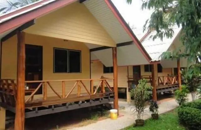 Baan Tai Rom Yen Resort