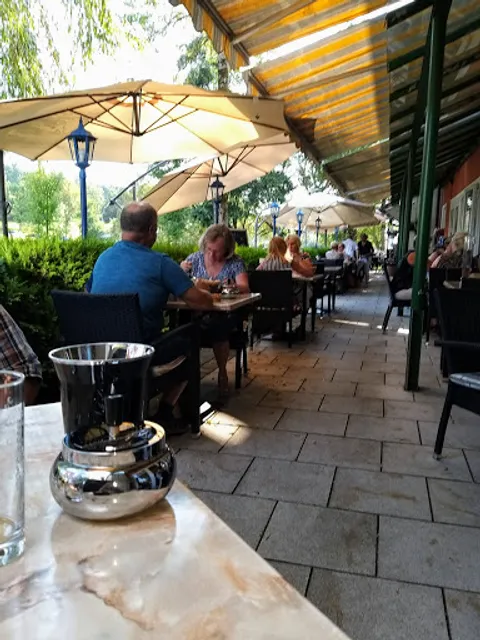 Pizzeria Rialto am Regen