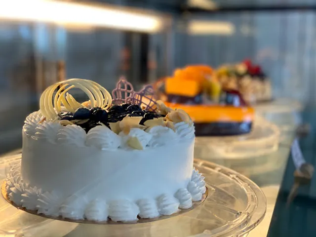 เค้ก แอนด์ มอร์ - Cakes and More