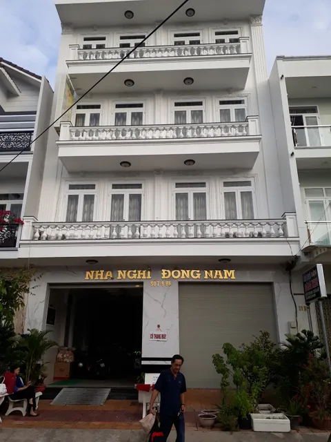 Khách Sạn Đông Nam