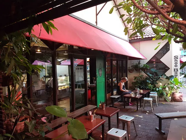 Four Birds Cafe ni Isabella