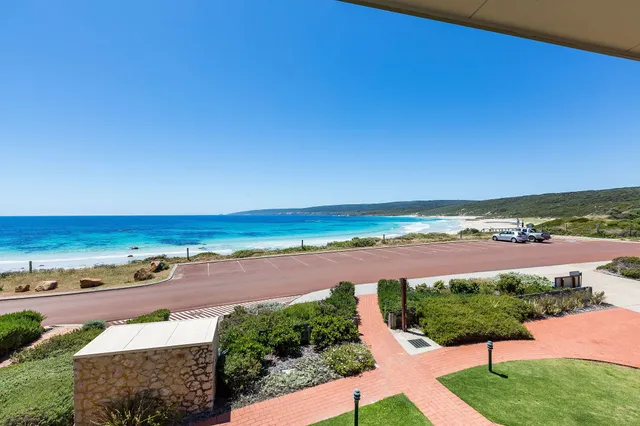 Canal Rocks Beachfront Apartments