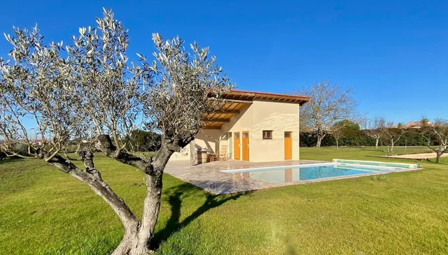 Aux Rives de la Courtade