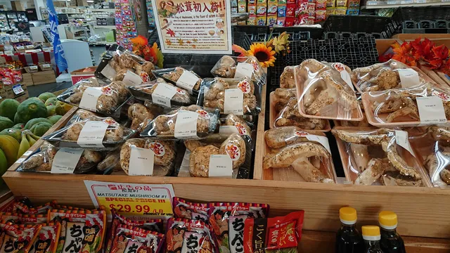 Nijiya Market University Store