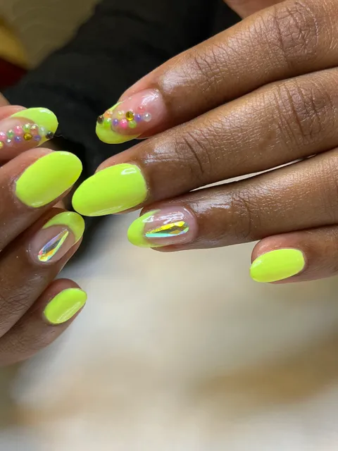 Pipbuzzz Nails