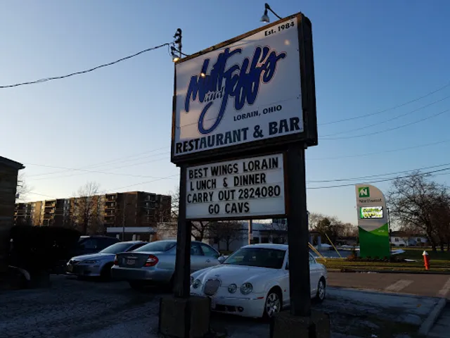 Mutt & Jeff's Restaurant and Bar