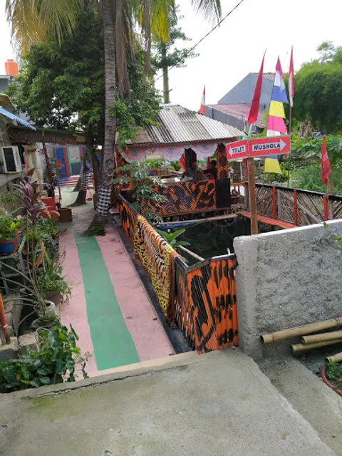 SEAFOOD RONGGOLAWE KARAWACI