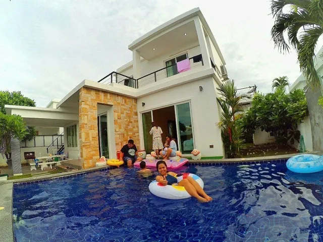 Natcha Pool Villa Huahin