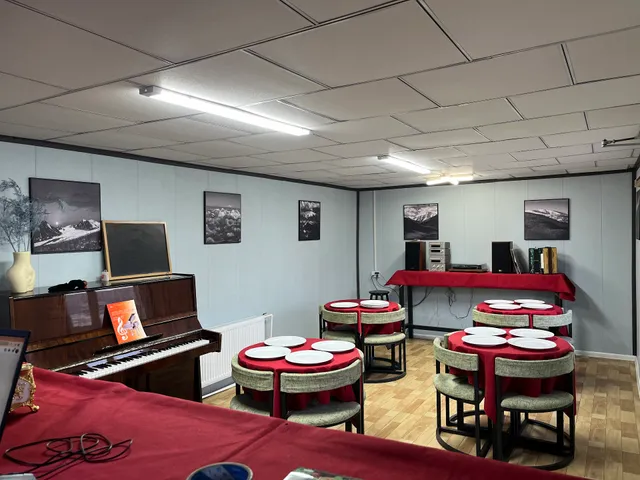 Эгэл Зоог хоолны газар Simple Fare Bistro