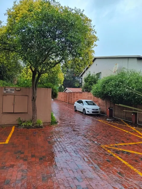 Inn & Out Sandton Park