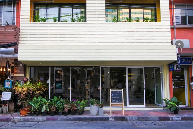 Folk Poshtel Silom