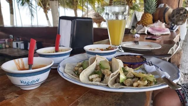 Luna's Restaurant & Bar