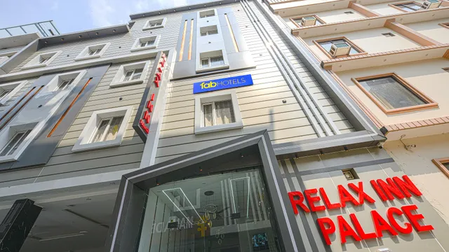 FabHotel Relax Inn Palace