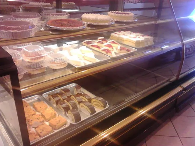 Los Almendros Bakery
