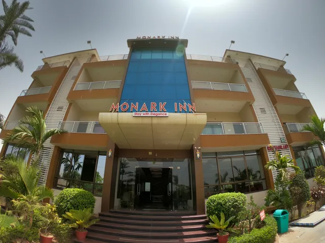 Monark Inn Stay with Elegance in Aburoad