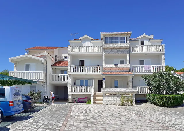 Villa Mira Apartments