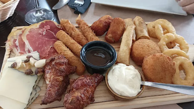 BAR RESTAURANT El 19.