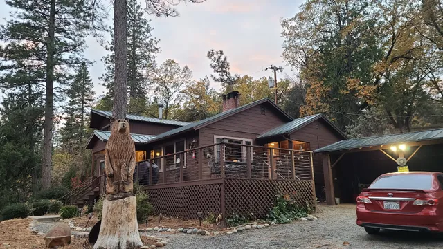 Uncle Grizz's cabin & 1948 Nostalgic cottage