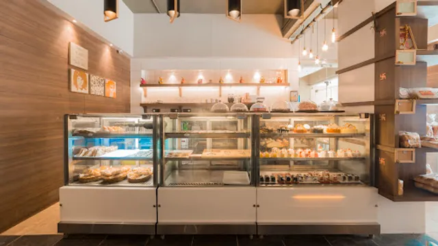 Flour & Beans (Best Cake Shop in Varanasi | Best Bakery in Varanasi | Cafe in Varanasi)