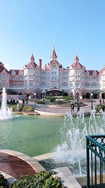 Disneyland Hotel Spa by Clarins