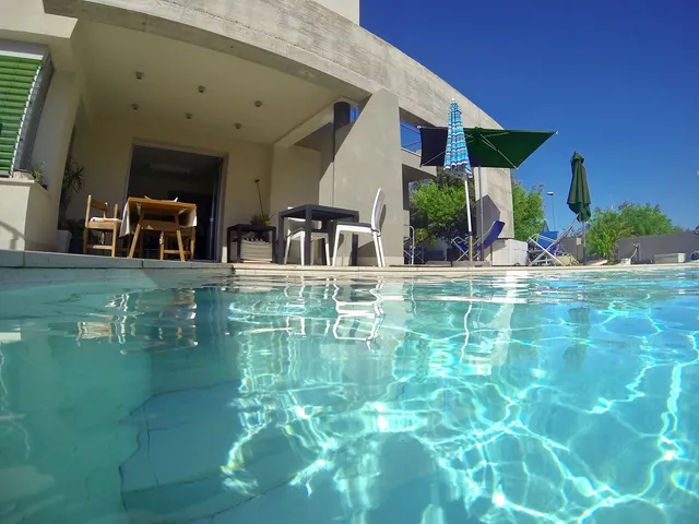 Art House Margine Rosso