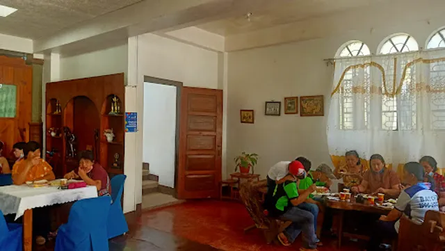 Pines Kitchenette and Inn