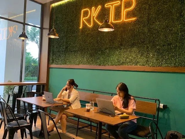 Rumah kopi tiga pohon