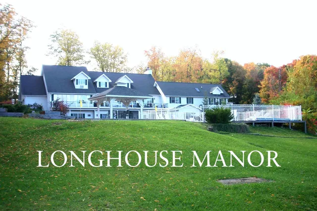 Longhouse Lodge Motel & Manor