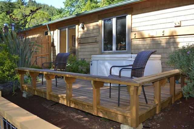 Rogue RIver Lodge at Snag Patch