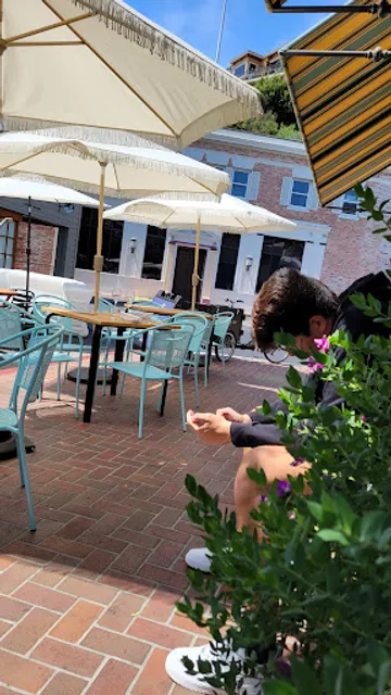 The Caviar Co. Tiburon Champagne Lounge