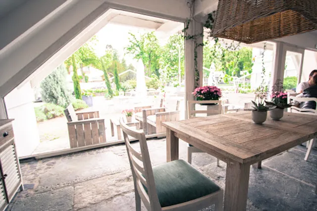 Café Luise – Handgemachtes Eis, frische Waffeln & regionaler Genuss