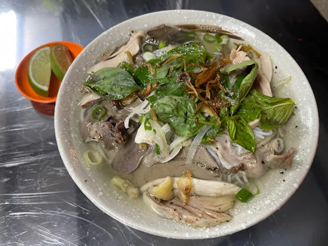 青三路越南河粉、火鍋