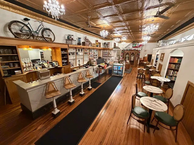 The Corner Store: Soda Fountain & Gifts