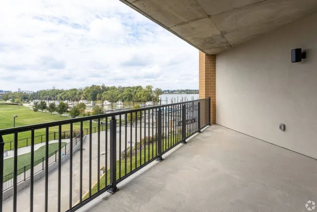 Waterside at RiverPark Place Apartments