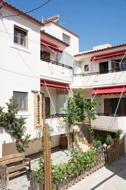 Arhondiko Studios & Apartments