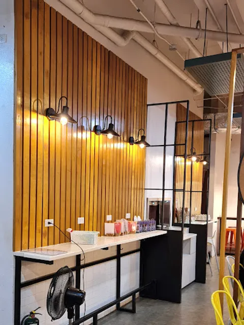 Mad Mark's | Bonifacio Stopover