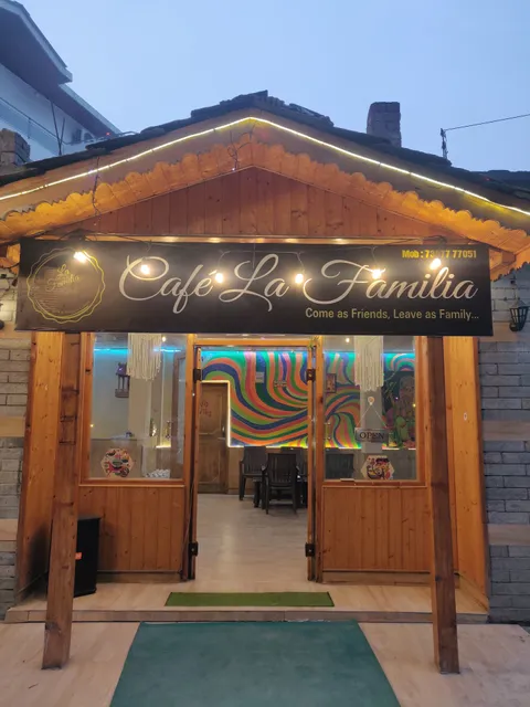 La Familia, Kasol (Riverside)